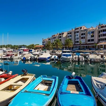 Rona Zrinka דירה *