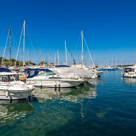 Rona Zrinka Apartment Porec